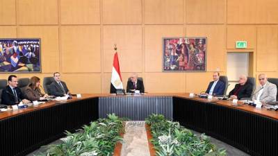 وزير الإسكان يتابع تنفيذ وحدات مبادرة "سكن لكل المصريين" بمحورى منخفضى ومتوسطى الدخل