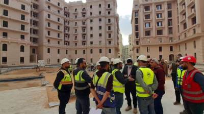 رئيس جهاز العاصمة الإدارية يتفقد الحي السكني الخامس ومحور الأمل ومحيط منطقة المدينة الرياضية