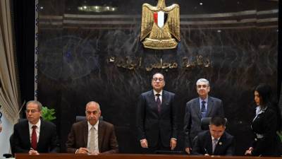 توقيع مذكرة تفاهم لبدء الدراسات والقياسات التمهيدية لتطوير مشروع طاقة شمسية بقدرة 10 جيجاوات