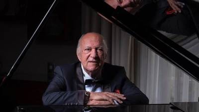 عمر خيرت يحيى حفلاً موسيقيًا بأوبرا دبى احتفالا برأس السنة