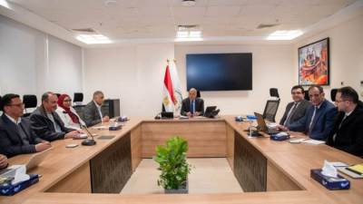 سويلم يتابع موقف الدراسات البحثية الجارية لتأهيل الترع وتثبيت الجسور