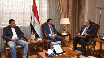 وزير الرياضة يلتقي رئيس الاتحاد المصري للدارتس 