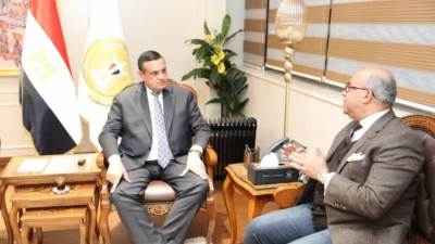 وزير التنمية المحلية يتابع مع رئيس جهاز تنمية التجارة الداخلية جهود إنشاء المخازن الاستراتيجية