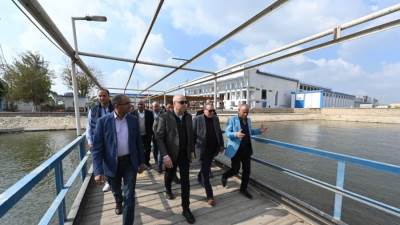 وزير الإسكان يتفقد محطة تنقية مياه الشرب بإمبابة بطاقة 1.3 مليون م3 يومياً والمأخذ المُغذى لها