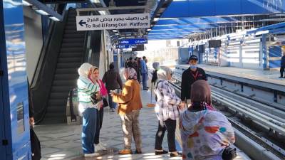 محطة مترو إمبابة مزدحمة بالركاب فى ثانى أيام التشغيل