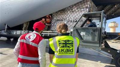 وصول أول شحنة بحرية بريطانية من المساعدات المقدمة لقطاع غزة إلى مصر