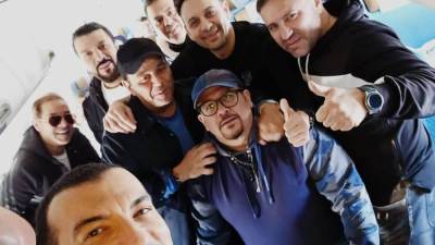 وصول نجوم حفل كاسيت 90 إلى الرياض علي متن رحلة خاصة لمصرللطيران