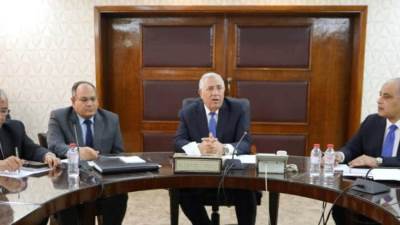 وزير الزراعة يبحث مع قيادات الوزارة التوسع فى تقديم وتطوير خدمات الإرشاد الزراعي