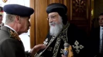 وزير الدفاع يهنئ البابا تواضروس الثانى بمناسبة عيد الميلاد المجيد