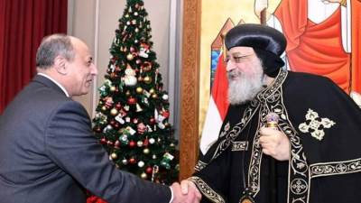 وزير الطيران المدني يهنئ البابا تواضروس الثاني بعيد الميلاد المجيد