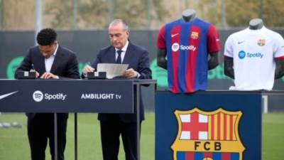 سر غياب رئيس برشلونة عن تقديم المهاجم البرازيلي فيتور روكي