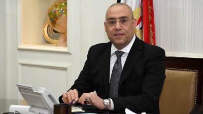 وزير الإسكان يهنئ البابا تواضروس الثاني والمواطنين الأقباط بعيد الميلاد المجيد