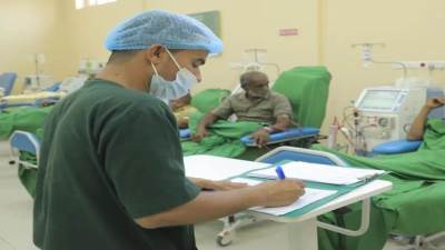 سلمان للإغاثة ينفذ مشروع طبي لجراحة المخ والأعصاب والعمود الفقري ويدعم مركز للغسيل الكلوي في اليمن