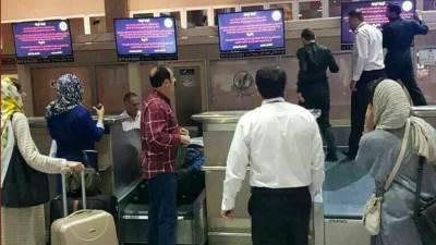 اختراق شاشات صالات الوصول والسفر بمطار بيروت وعرض رسالة تطالب بعدم الحرب