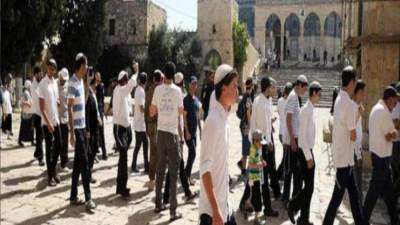 عشرات المُستوطنين يقتحمون المسجد "الأقصى" بحماية شرطة الاحتلال