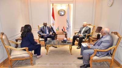 وزير النقل لسفير رواندا: مشروع القاهرة كيب تاون أطول محور برى بأفريقيا