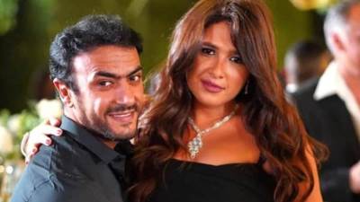 "الخديوي ميعملش الحركات دي".. ياسمين عبد العزيز تُعلق على فيديو لها مع زوجها