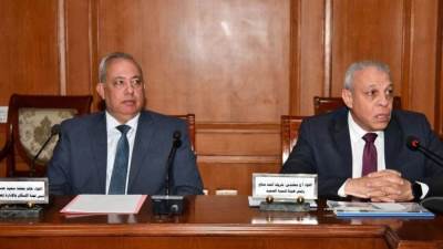 رئيس هيئة تنمية الصعيد يعرض مشروعات هيئة تنمية الصعيد أمام لجنة الإسكان