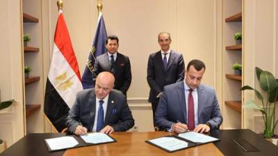 توقيع بروتوكول تعاون لتطوير البنية الأساسية لشبكات الاتصالات بوزارة الرياضة بقرى حياة كريمة