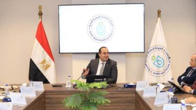 رئيس الرعاية الصحية يؤكد على التخطيط الأمثل لتوزيع المنشآت الصحية والخدمات الصحية في أسوان