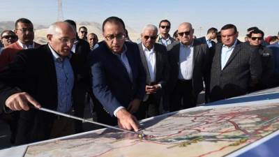 رئيس الوزراء يتفقد أعمال تطوير ورفع كفاءة طريق السويس - السخنة