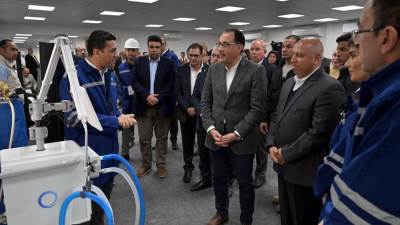 رئيس الوزراء يتفقد مجموعة شركات حديد عز بالسخنة