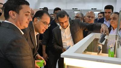 رئيس الوزراء يزور مصنع "وادي السيليكون" للصناعات الإلكترونية بالسخنة