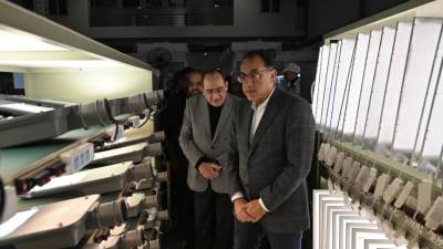 رئيس الوزراء يزور مصنع سيراج " فلير" لإنتاج أجهزة الإضاءة