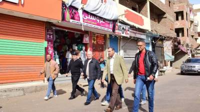 محافظ الأقصر يقوم بجولة تفقدية ويوجه بالحفاظ على الهوية البصرية