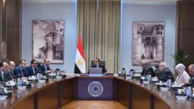 رئيس الوزراء يستعرض استراتيجية تطوير المطارات المصرية