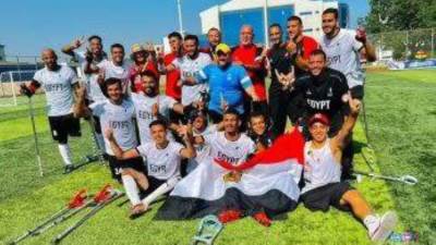 وفد الاتحاد الأفريقي يزور معسكر منتخب مصر لكرة القدم للساق الواحدة