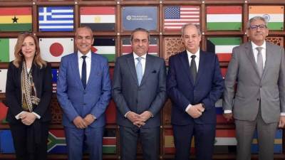 خالد عباس يناقش افتتاح كلية التعليم المستمر مع الجامعة الأمريكية بالعاصمة الادارية