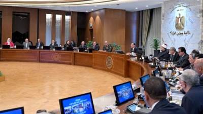 رئيس الوزراء يشدد على ضرورة تكثيف زيارات الوزراء لمواقع العمل والإنتاج