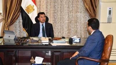 وزير الرياضة يلتقي المهندس أحمد غتوري رئيس الاتحاد المصري والعربي للبادل تنس