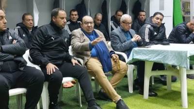 رئيس نادي المقاولون العرب يجتمع بالجهاز الفني واللاعبين