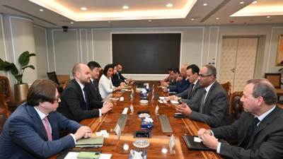 مسئولو وزارة الإسكان يبحثون سبل ومجالات التعاون المشترك مع ممثلى بنك التنمية الجديد