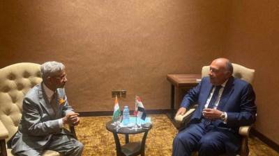 وزير الخارجية يلتقي نظيره الهندي لبحث التعاون بين البلدين