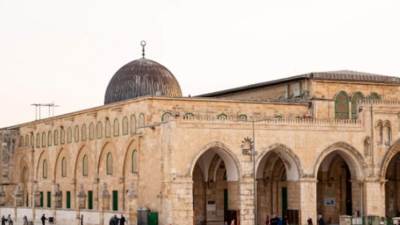 15 ألف فلسطيني فقط يؤدون صلاة الجمعة في الأقصى بعد منع الاحتلال دخول الآلاف