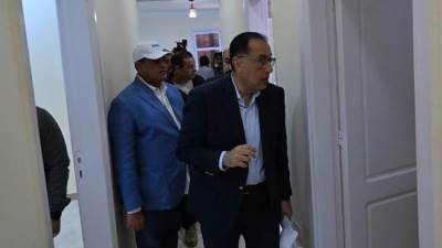 رئيس الوزراء يتفقد عمارات "سكن كريم" بقرية فارس بكوم أمبو