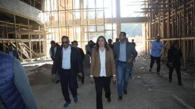 وزيرة الثقافة تتفقد عددًا من المواقع الثقافية قيد الإنشاء والتطوير بمحافظة أسوان
