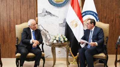 وزير البترول يبحث مع رئيس مجموعة كوبيلوزوس اليونانية التعاون المشترك في مجال الغاز