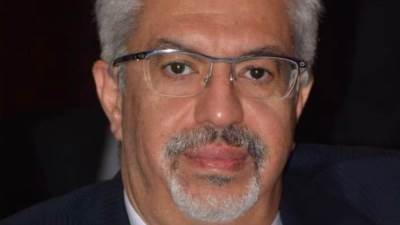 لعبة التصريحات تدفع الدولار إلى أعلى مستوى شهري وتسيطر علي اسعار الذهب بالبورصة العالمية