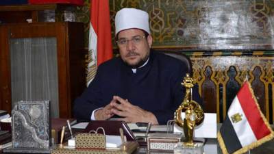 وزير الأوقاف يهنئ وزير الداخلية بعيد الشرطة ويثمن تضحيات رجالها