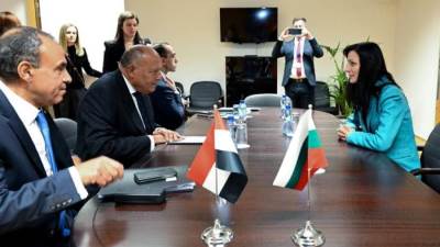 وزير الخارجية يلتقي مع نائبة رئيس الوزراء ووزيرة خارجية بلغاريا