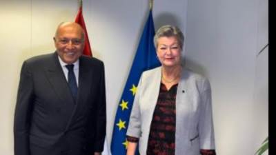 شكرى يؤكد ثوابت الموقف المصرى فى التعامل مع موضوعات الهجرة واللاجئين