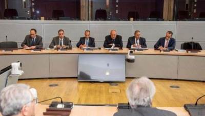 وزير الخارجية سامح شكري يلتقي بمفوض الاتحاد الأوروبي للشئون الاقتصادية