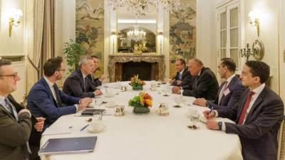 وزير الخارجية يلتقي سكرتير عام حلف شمال الأطلنطي (الناتو) د