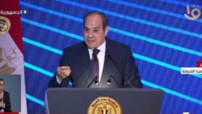الرئيس السيسي: بنشترى سلعا أساسية ووقودا بمليارى دولار شهريا