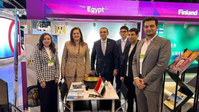 وزيرة التخطيط تتفقد الجناح المصرى بالمنتدى المالى الاّسيوى بهونج كونج