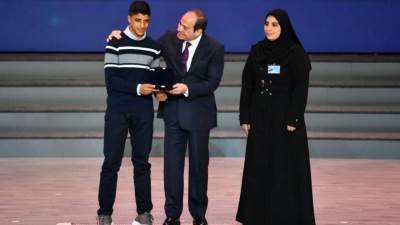 الرئيس السيسي يكرم عدد من أسر الشهداء الذين ضحوا بحياتهم من أجل الوطن